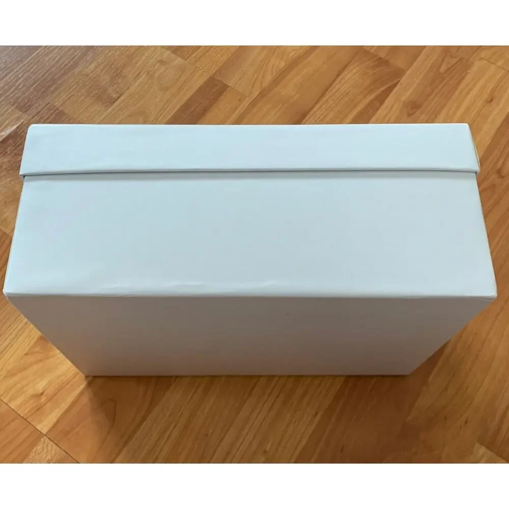 Vince‎ empty shoe box